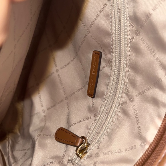 Michael kors crossbody bag preloved - Picture 8 of 9